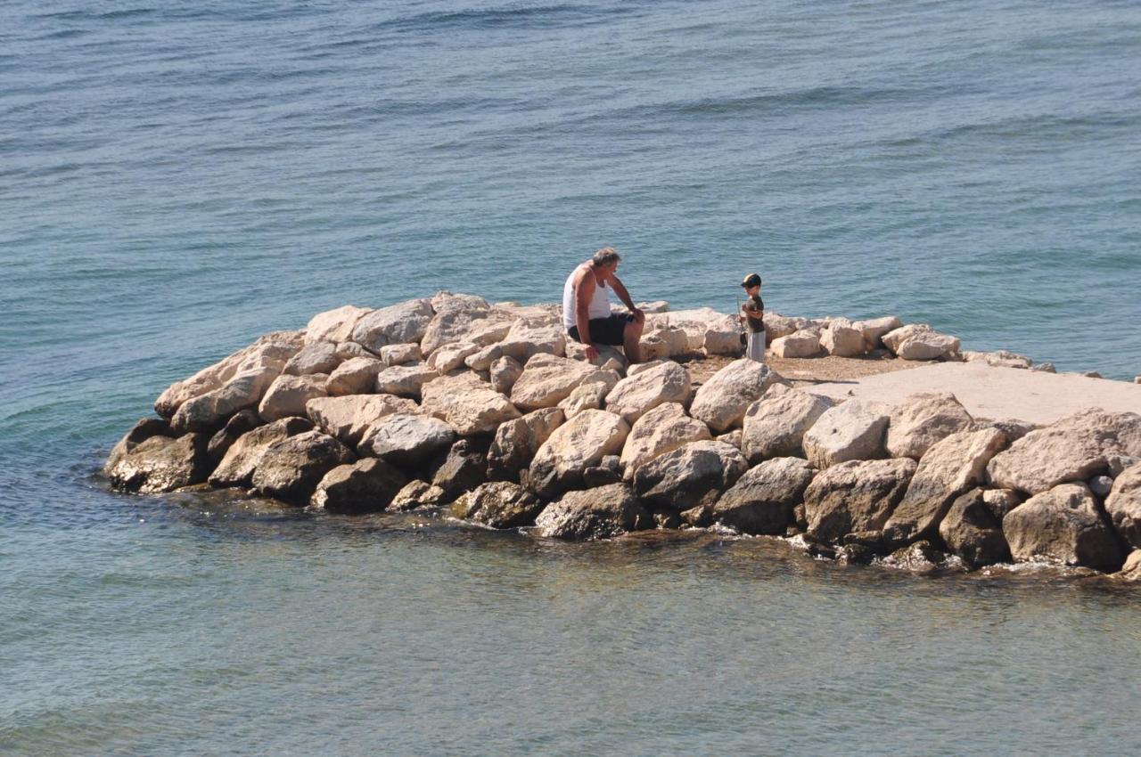 شقة Anastazija Sea View أوميس المظهر الخارجي الصورة